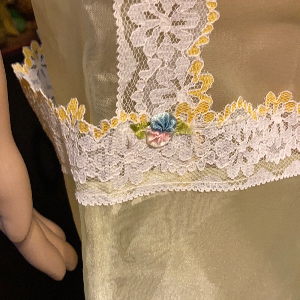 Two vintage handmade aprons - Picture 3 of 5